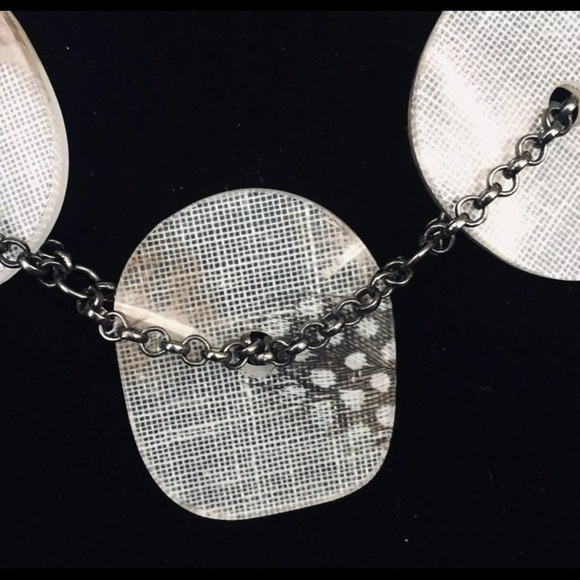 NECKLACE Chunky textured necklace feather bird chain light silver grey - Picture 4 of 5